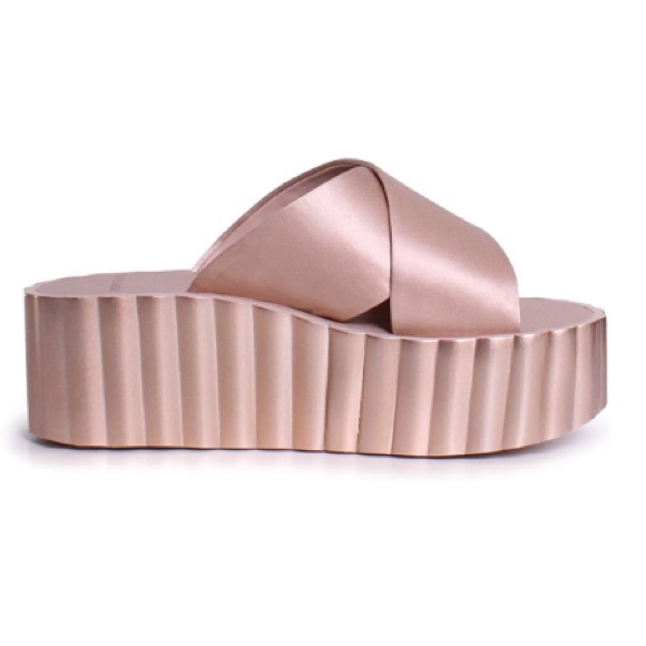 Tory Burch
Scallop Wedge Platform in Bellini Blush - Picture 5 of 5